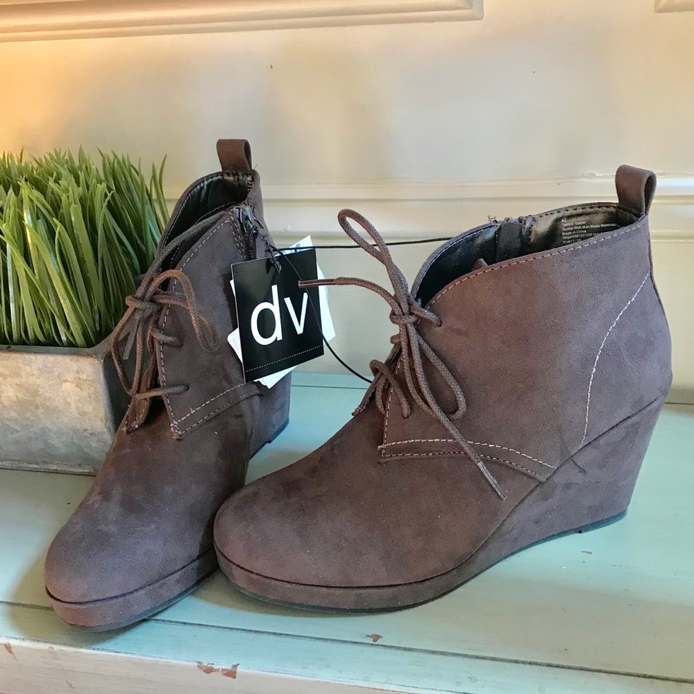 NWT chocolate brown, wedge bootie! 🍂🍁